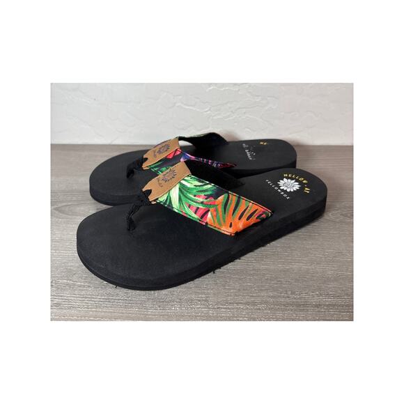 Yellow Box Flip Flops, Palm Print Tropical Leaves Green Orange Red Sz 7 Sandals - Picture 1 of 7